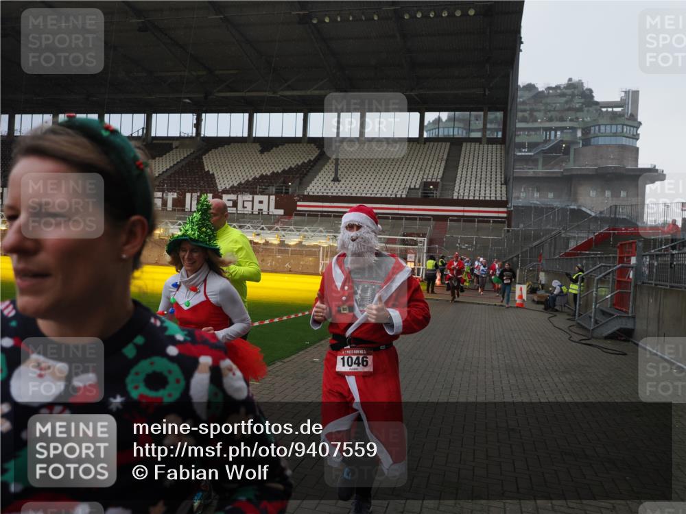 07.12.2025 - St. Pauli X-Mass-Run No. 15 Fabian Wolf http://msf.ph/oto/9407559 07.12.2025 11:05:41 Ziel 199, 831, 932, 1046, 1049, 1092, 1196, 1840, 1841, 2006, 2254, 2884 meine-sportfotos.de