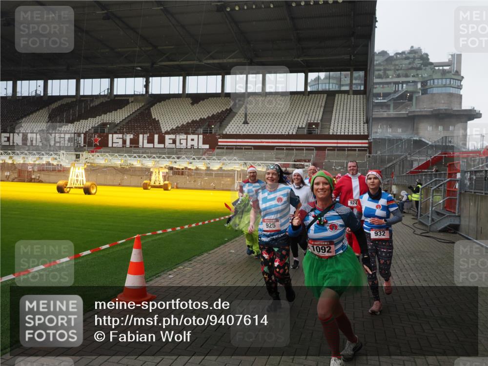 07.12.2025 - St. Pauli X-Mass-Run No. 15 Fabian Wolf http://msf.ph/oto/9407614 07.12.2025 11:05:51 Ziel 199, 298, 300, 659, 831, 924, 925, 927, 929, 932, 973, 1046, 1049, 1092, 1196, 1208, 1428, 1432, 1608, 2254, 2884, 3272, 3278 meine-sportfotos.de