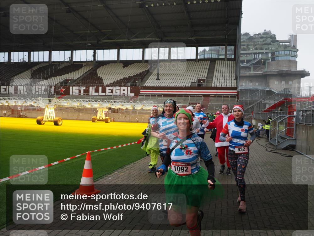 07.12.2025 - St. Pauli X-Mass-Run No. 15 Fabian Wolf http://msf.ph/oto/9407617 07.12.2025 11:05:51 Ziel 199, 298, 300, 659, 831, 924, 925, 927, 929, 932, 973, 1046, 1049, 1092, 1196, 1208, 1428, 1432, 1608, 2254, 2884, 3272, 3278 meine-sportfotos.de