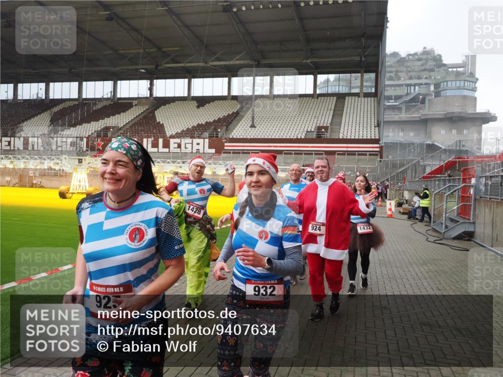 07.12.2025 - St. Pauli X-Mass-Run No. 15 Fabian Wolf http://msf.ph/oto/9407634 07.12.2025 11:05:52 Ziel 199, 298, 300, 659, 831, 924, 925, 927, 929, 932, 973, 1046, 1049, 1092, 1196, 1208, 1428, 1432, 1608, 2254, 2884, 3272, 3278 meine-sportfotos.de