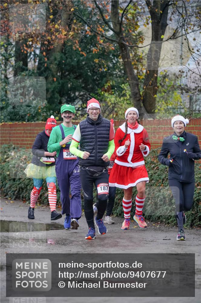 07.12.2025 - St. Pauli X-Mass-Run No. 15 Michael Burmester http://msf.ph/oto/9407677 07.12.2025 09:42:19 Laufen 304, 65, 187 meine-sportfotos.de