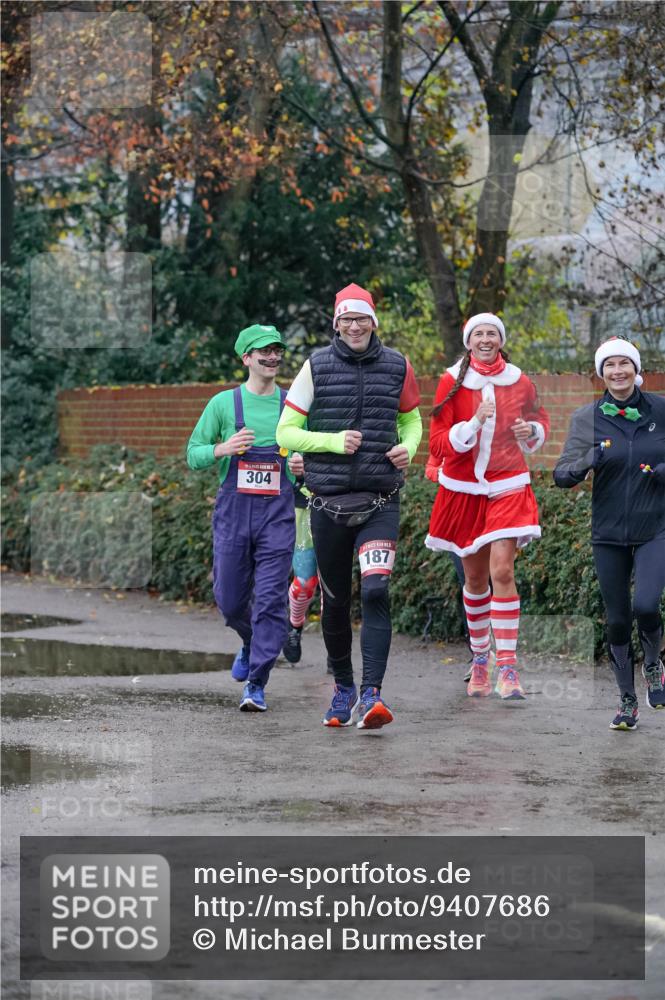 07.12.2025 - St. Pauli X-Mass-Run No. 15 Michael Burmester http://msf.ph/oto/9407686 07.12.2025 09:42:19 Laufen 304, 187 meine-sportfotos.de