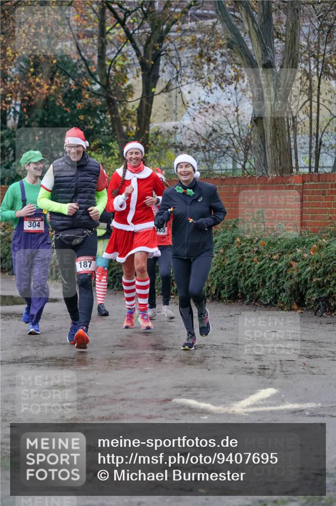 07.12.2025 - St. Pauli X-Mass-Run No. 15 Michael Burmester http://msf.ph/oto/9407695 07.12.2025 09:42:20 Laufen 304, 187, 465 meine-sportfotos.de