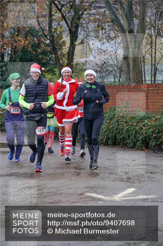 07.12.2025 - St. Pauli X-Mass-Run No. 15 Michael Burmester http://msf.ph/oto/9407698 07.12.2025 09:42:20 Laufen 304, 187, 1465 meine-sportfotos.de