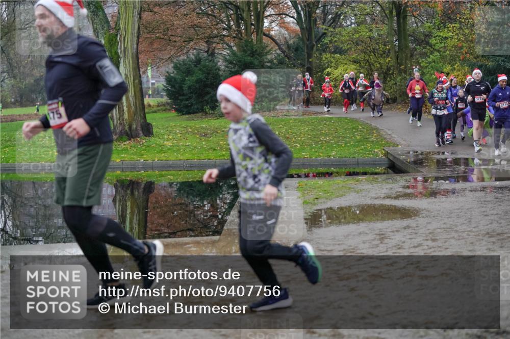 07.12.2025 - St. Pauli X-Mass-Run No. 15 Michael Burmester http://msf.ph/oto/9407756 07.12.2025 11:25:16 Laufen 1882, 377, 2114 meine-sportfotos.de