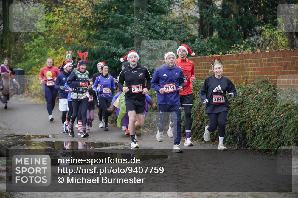 07.12.2025 - St. Pauli X-Mass-Run No. 15 Michael Burmester http://msf.ph/oto/9407759 07.12.2025 11:25:17 Laufen 1275, 82, 3524, 3777, 2114, 2047 meine-sportfotos.de