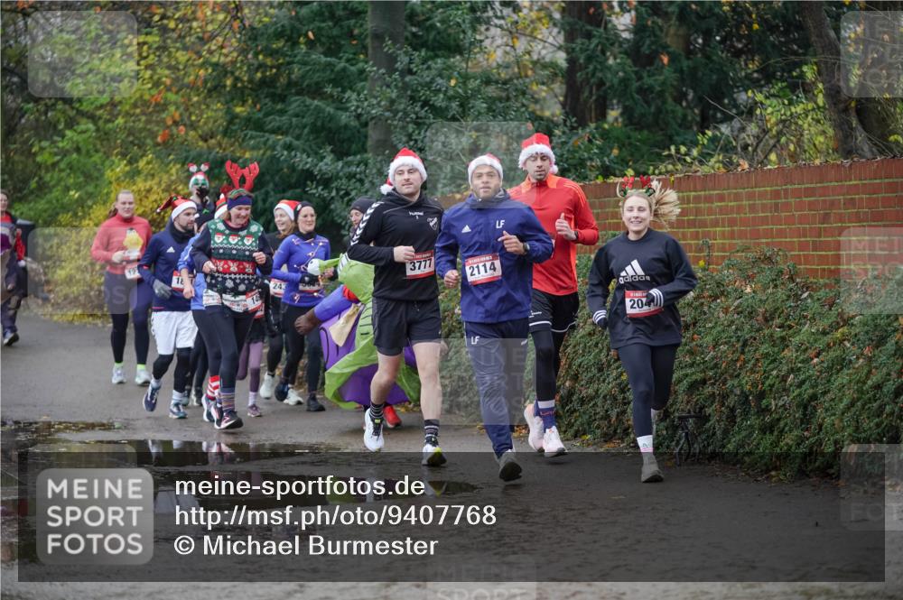 07.12.2025 - St. Pauli X-Mass-Run No. 15 Michael Burmester http://msf.ph/oto/9407768 07.12.2025 11:25:18 Laufen 18, 243, 3777, 2114, 2041 meine-sportfotos.de