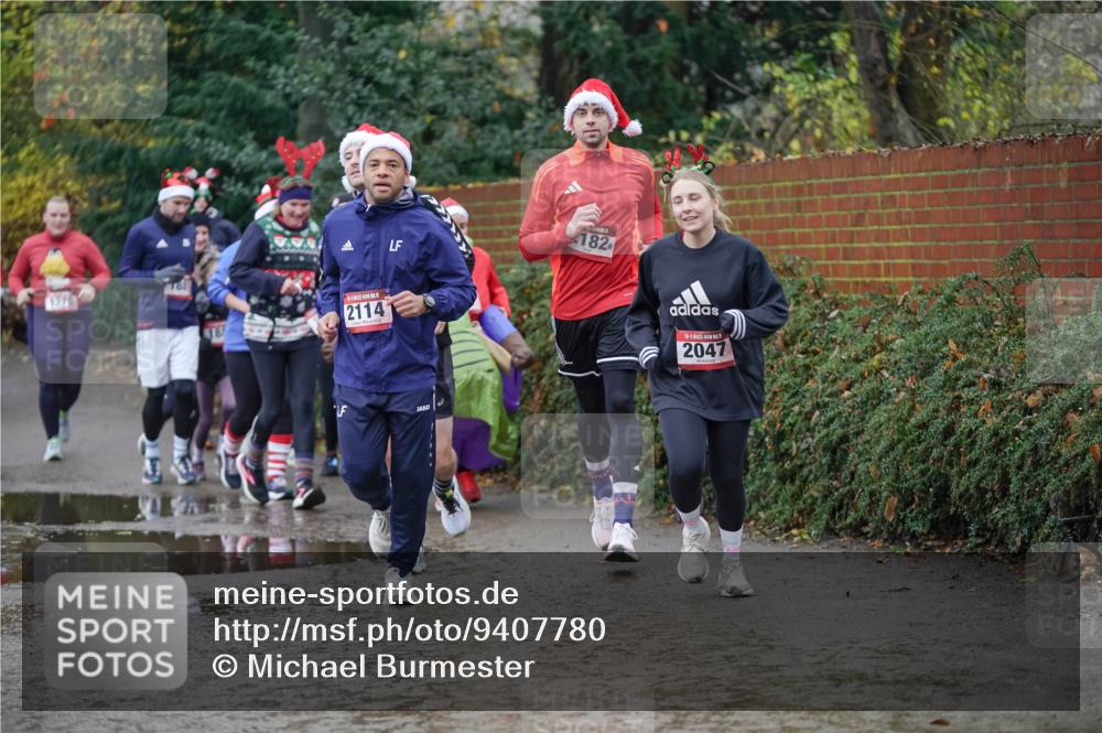 07.12.2025 - St. Pauli X-Mass-Run No. 15 Michael Burmester http://msf.ph/oto/9407780 07.12.2025 11:25:19 Laufen 1275, 181, 2114, 182, 2047 meine-sportfotos.de