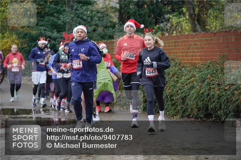 07.12.2025 - St. Pauli X-Mass-Run No. 15 Michael Burmester http://msf.ph/oto/9407783 07.12.2025 11:25:19 Laufen 1276, 18, 2114, 07, 182, 2047 meine-sportfotos.de