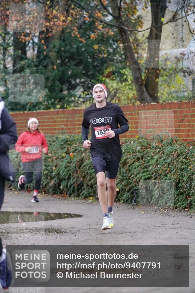 07.12.2025 - St. Pauli X-Mass-Run No. 15 Michael Burmester http://msf.ph/oto/9407791 07.12.2025 09:42:39 Laufen 2378, 1887, 15, 1529 meine-sportfotos.de