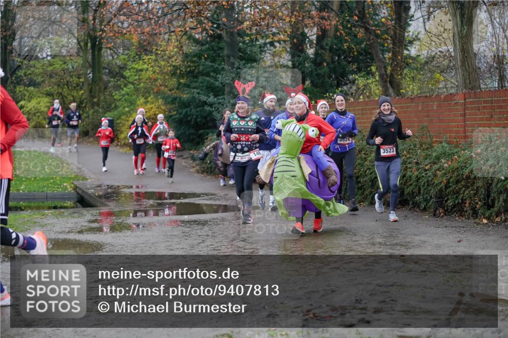 07.12.2025 - St. Pauli X-Mass-Run No. 15 Michael Burmester http://msf.ph/oto/9407813 07.12.2025 11:25:22 Laufen 3524, 3523 meine-sportfotos.de