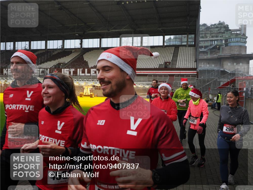 07.12.2025 - St. Pauli X-Mass-Run No. 15 Fabian Wolf http://msf.ph/oto/9407837 07.12.2025 11:06:10 Ziel 92, 204, 298, 300, 402, 403, 414, 556, 659, 693, 854, 858, 878, 920, 944, 1024, 1025, 1223, 1229, 1287, 1429, 1430, 1648, 2243, 2245, 4579, 4581, 4583, 4585, 4587 meine-sportfotos.de