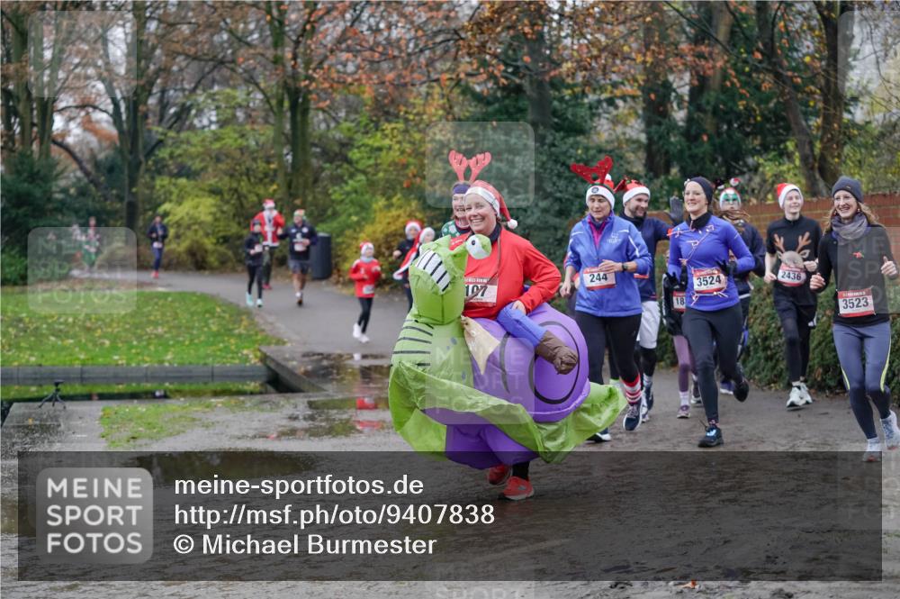 07.12.2025 - St. Pauli X-Mass-Run No. 15 Michael Burmester http://msf.ph/oto/9407838 07.12.2025 11:25:23 Laufen 244, 197, 18, 3524, 2436, 3523 meine-sportfotos.de