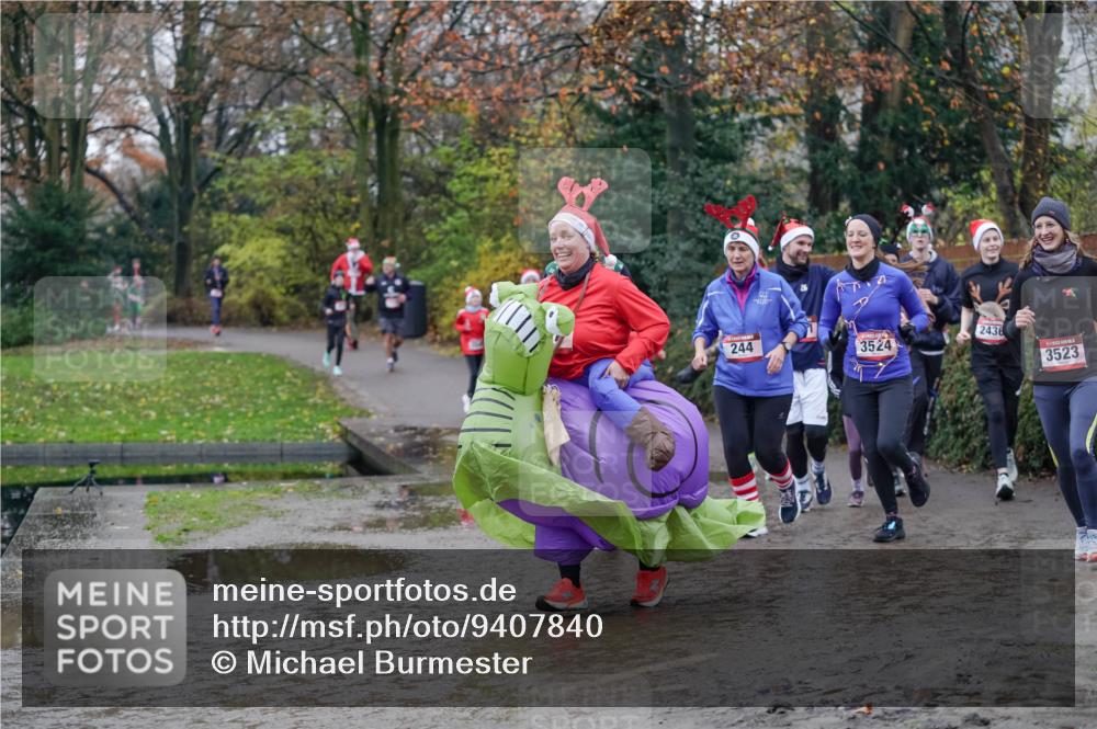 07.12.2025 - St. Pauli X-Mass-Run No. 15 Michael Burmester http://msf.ph/oto/9407840 07.12.2025 11:25:23 Laufen 244, 3524, 2436, 3523 meine-sportfotos.de