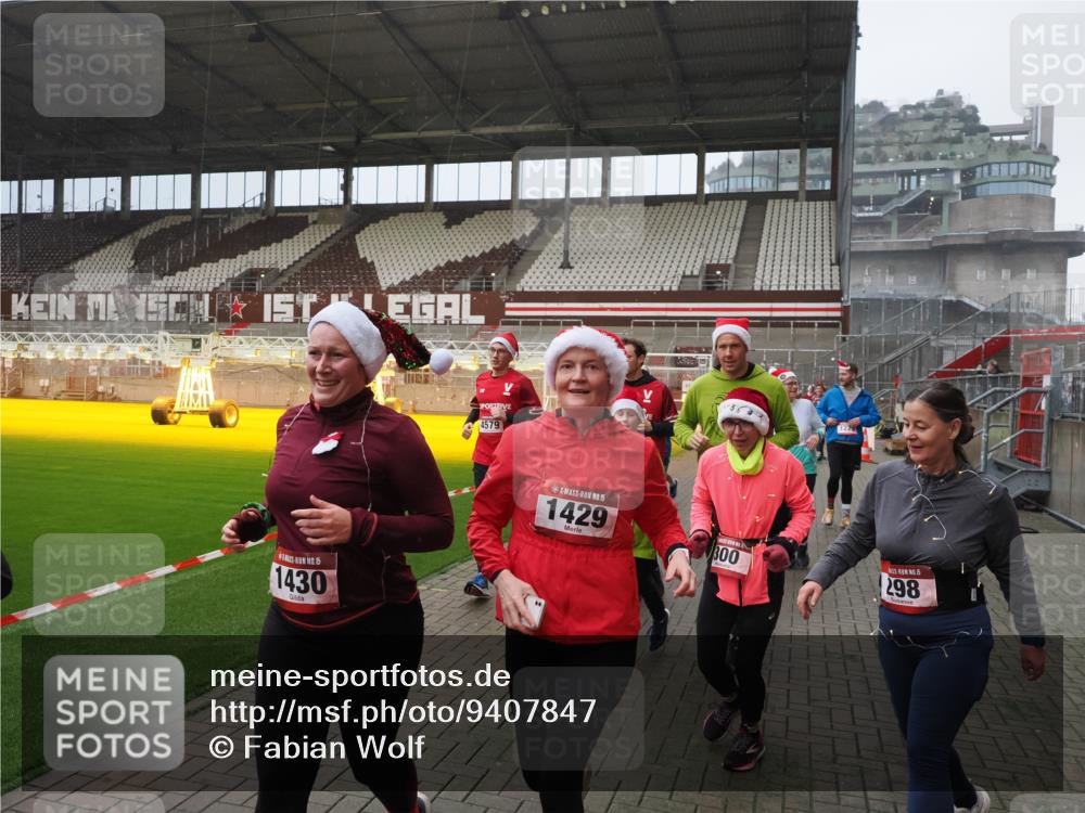 07.12.2025 - St. Pauli X-Mass-Run No. 15 Fabian Wolf http://msf.ph/oto/9407847 07.12.2025 11:06:10 Ziel 92, 204, 298, 300, 402, 403, 414, 556, 659, 693, 854, 858, 878, 920, 944, 1024, 1025, 1223, 1229, 1287, 1429, 1430, 1648, 2243, 2245, 4579, 4581, 4583, 4585, 4587 meine-sportfotos.de