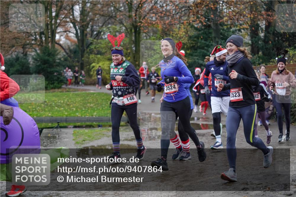 07.12.2025 - St. Pauli X-Mass-Run No. 15 Michael Burmester http://msf.ph/oto/9407864 07.12.2025 11:25:24 Laufen 146, 3524, 1881, 244, 3523, 82 meine-sportfotos.de