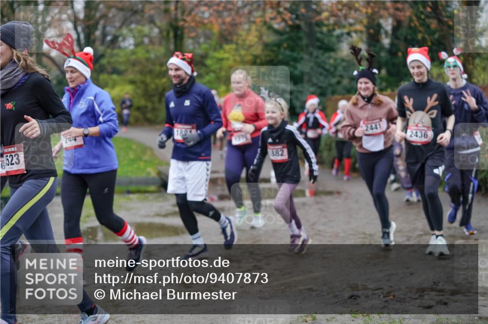 07.12.2025 - St. Pauli X-Mass-Run No. 15 Michael Burmester http://msf.ph/oto/9407873 07.12.2025 11:25:25 Laufen 523, 244, 1824, 2441, 2436, 882 meine-sportfotos.de
