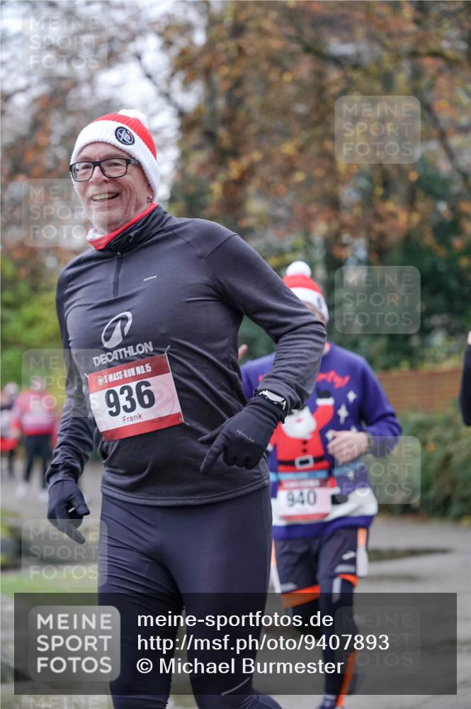 07.12.2025 - St. Pauli X-Mass-Run No. 15 Michael Burmester http://msf.ph/oto/9407893 07.12.2025 09:42:52 Laufen 15, 936, 940 meine-sportfotos.de