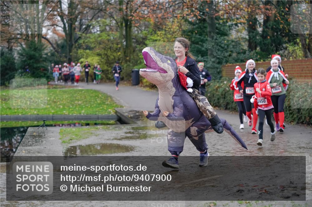 07.12.2025 - St. Pauli X-Mass-Run No. 15 Michael Burmester http://msf.ph/oto/9407900 07.12.2025 11:25:28 Laufen 1967, 3949, 3950, 1966 meine-sportfotos.de