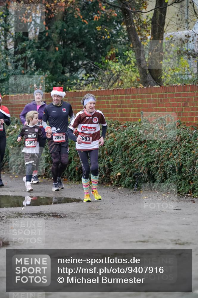 07.12.2025 - St. Pauli X-Mass-Run No. 15 Michael Burmester http://msf.ph/oto/9407916 07.12.2025 09:42:55 Laufen 484, 2894, 983, 3093 meine-sportfotos.de