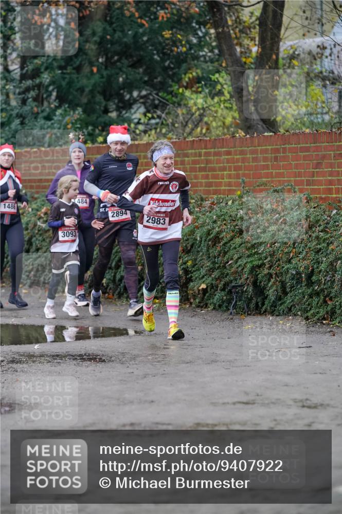 07.12.2025 - St. Pauli X-Mass-Run No. 15 Michael Burmester http://msf.ph/oto/9407922 07.12.2025 09:42:55 Laufen 1486, 484, 3093, 2894, 2983 meine-sportfotos.de