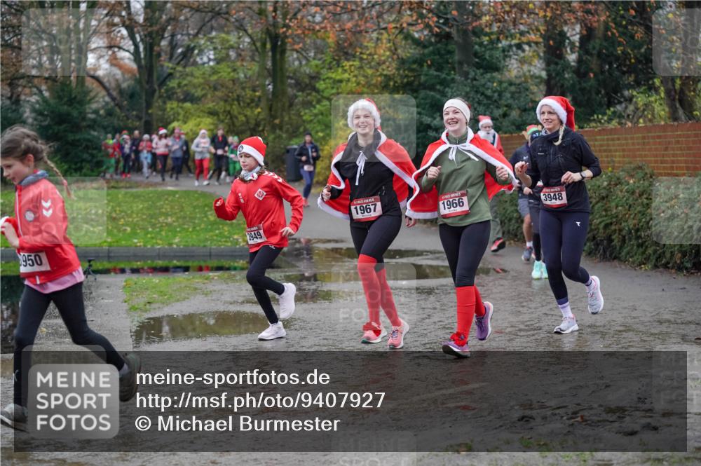 07.12.2025 - St. Pauli X-Mass-Run No. 15 Michael Burmester http://msf.ph/oto/9407927 07.12.2025 11:25:30 Laufen 1967, 1966, 3948, 950, 3949 meine-sportfotos.de