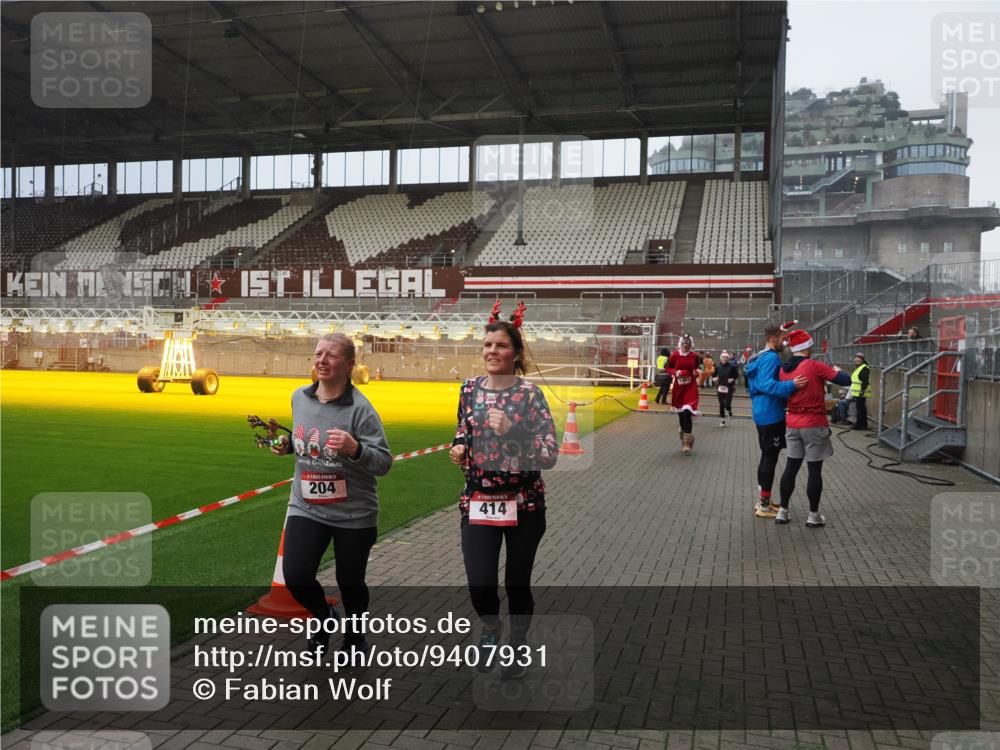 07.12.2025 - St. Pauli X-Mass-Run No. 15 Fabian Wolf http://msf.ph/oto/9407931 07.12.2025 11:06:16 Ziel 204, 402, 403, 414, 474, 486, 556, 854, 858, 878, 920, 944, 1223, 1229, 1287, 1403, 1429, 1430, 2243, 2245, 4579, 4581, 4583, 4585, 4587 meine-sportfotos.de