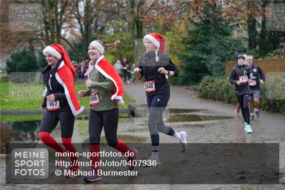 07.12.2025 - St. Pauli X-Mass-Run No. 15 Michael Burmester http://msf.ph/oto/9407936 07.12.2025 11:25:31 Laufen 1967, 1966, 3948, 616 meine-sportfotos.de