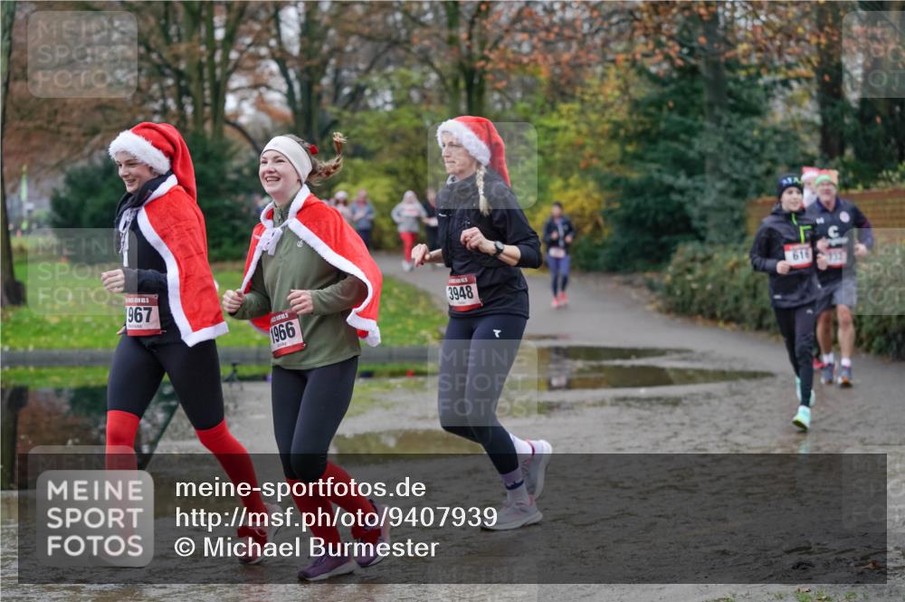 07.12.2025 - St. Pauli X-Mass-Run No. 15 Michael Burmester http://msf.ph/oto/9407939 07.12.2025 11:25:31 Laufen 967, 3948, 616, 1966 meine-sportfotos.de