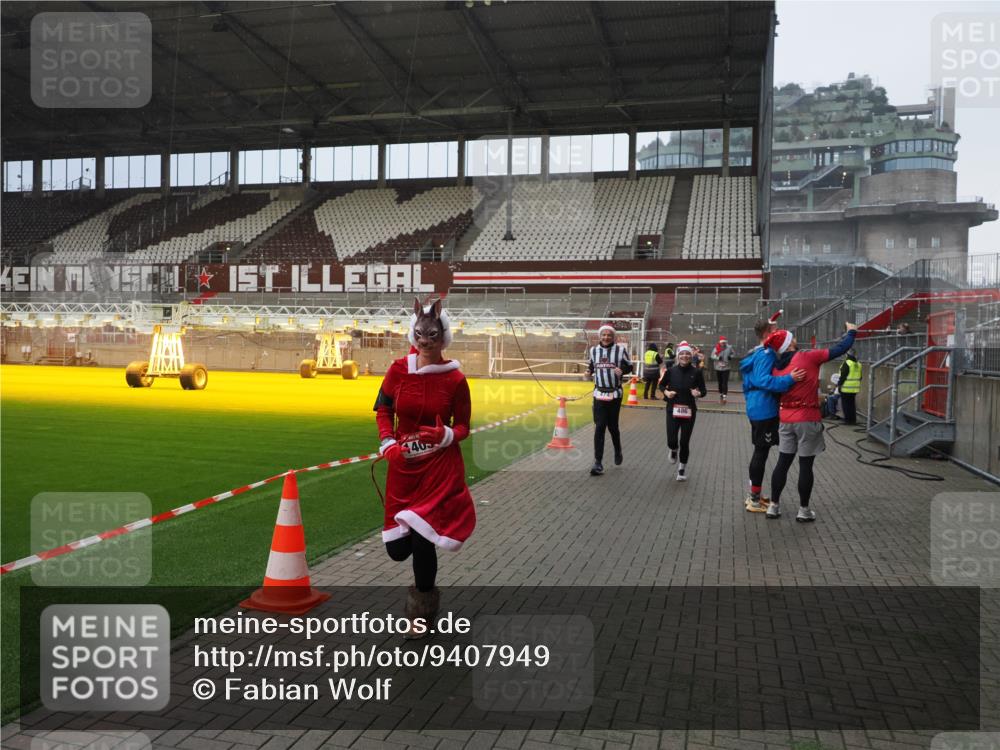07.12.2025 - St. Pauli X-Mass-Run No. 15 Fabian Wolf http://msf.ph/oto/9407949 07.12.2025 11:06:19 Ziel 204, 402, 403, 414, 474, 486, 556, 1223, 1229, 1287, 1403, 1429, 1430, 1440, 1442, 4579, 4581, 4583, 4585, 4587 meine-sportfotos.de