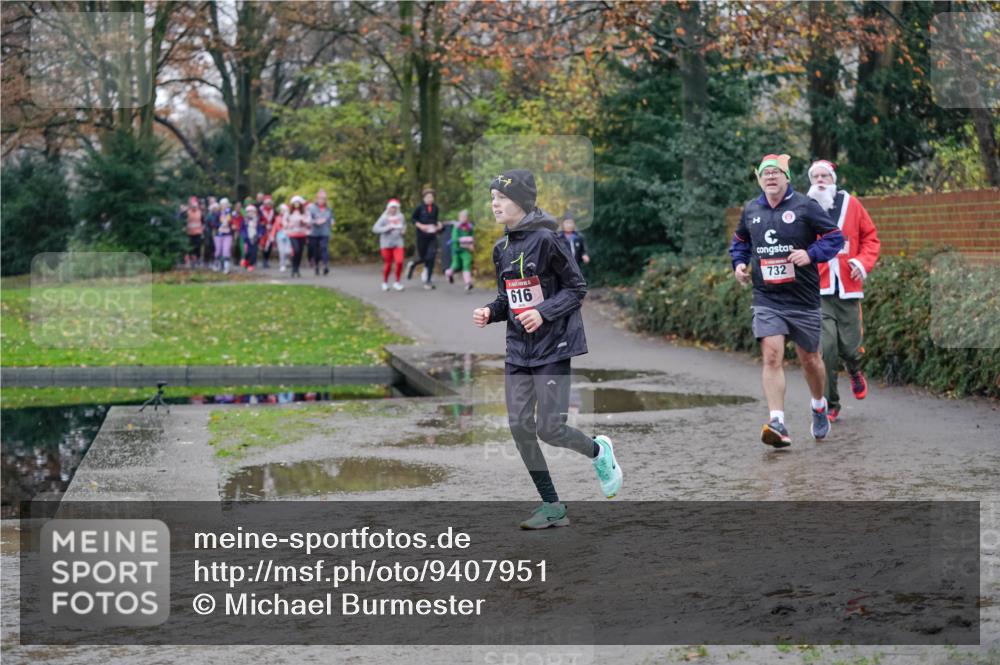 07.12.2025 - St. Pauli X-Mass-Run No. 15 Michael Burmester http://msf.ph/oto/9407951 07.12.2025 11:25:32 Laufen 616, 732 meine-sportfotos.de