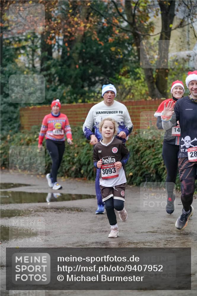 07.12.2025 - St. Pauli X-Mass-Run No. 15 Michael Burmester http://msf.ph/oto/9407952 07.12.2025 09:42:59 Laufen 14, 15, 3093, 28 meine-sportfotos.de