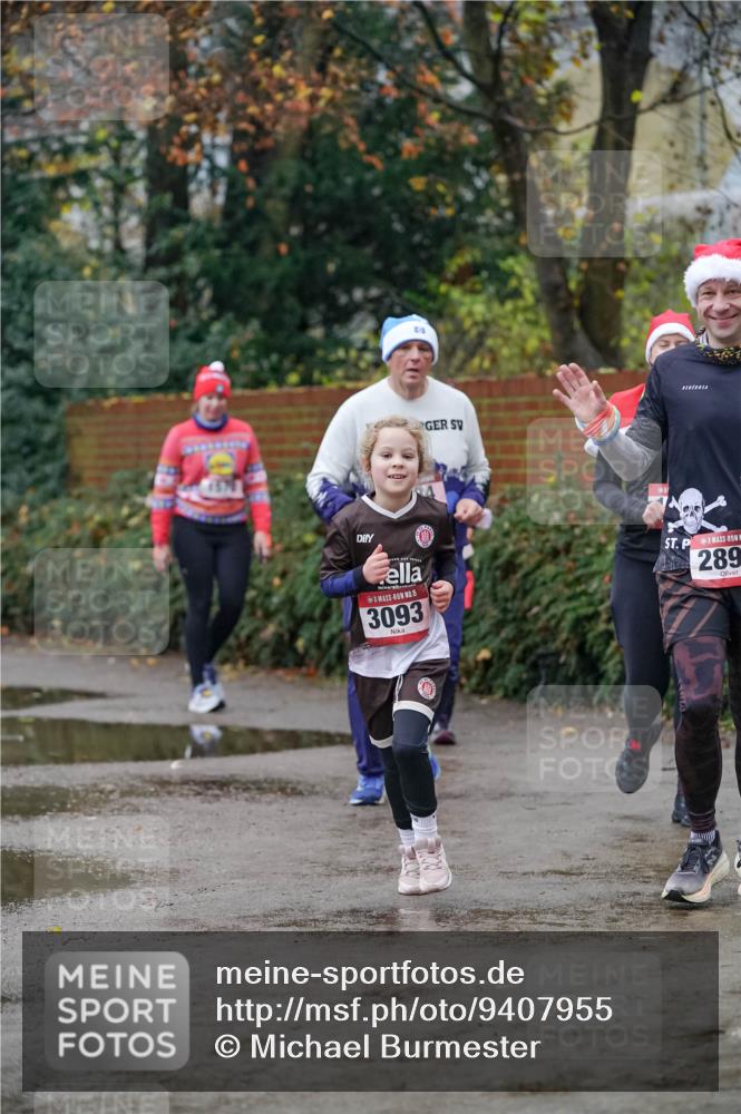 07.12.2025 - St. Pauli X-Mass-Run No. 15 Michael Burmester http://msf.ph/oto/9407955 07.12.2025 09:42:59 Laufen 15, 3093, 289 meine-sportfotos.de