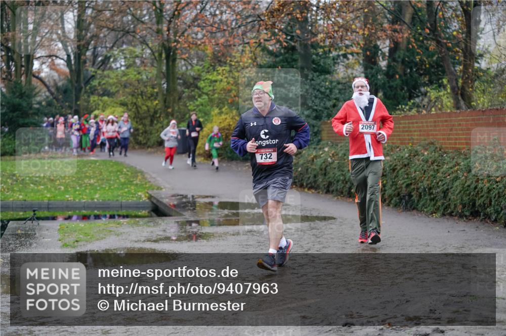 07.12.2025 - St. Pauli X-Mass-Run No. 15 Michael Burmester http://msf.ph/oto/9407963 07.12.2025 11:25:33 Laufen 732, 2097 meine-sportfotos.de