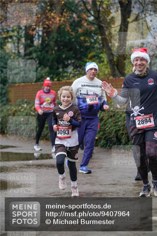 07.12.2025 - St. Pauli X-Mass-Run No. 15 Michael Burmester http://msf.ph/oto/9407964 07.12.2025 09:42:59 Laufen 15, 3093, 984, 15, 2894 meine-sportfotos.de