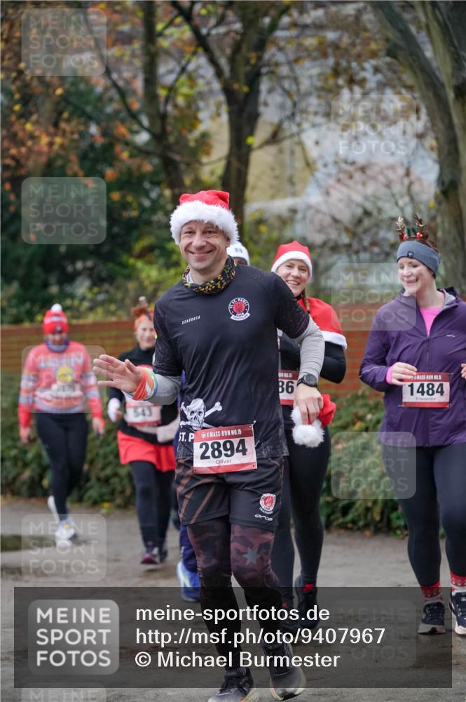 07.12.2025 - St. Pauli X-Mass-Run No. 15 Michael Burmester http://msf.ph/oto/9407967 07.12.2025 09:43:00 Laufen 15, 2894, 86, 1484 meine-sportfotos.de
