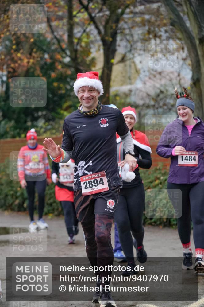 07.12.2025 - St. Pauli X-Mass-Run No. 15 Michael Burmester http://msf.ph/oto/9407970 07.12.2025 09:43:00 Laufen 910, 15, 2894, 1484 meine-sportfotos.de
