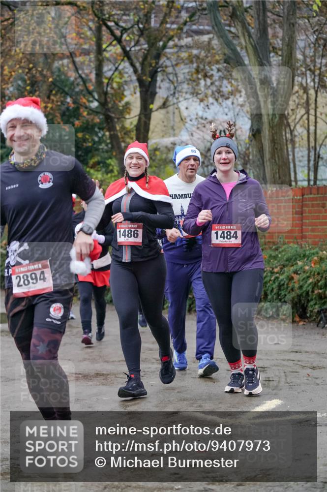 07.12.2025 - St. Pauli X-Mass-Run No. 15 Michael Burmester http://msf.ph/oto/9407973 07.12.2025 09:43:01 Laufen 2894, 15, 1486, 15, 1484 meine-sportfotos.de