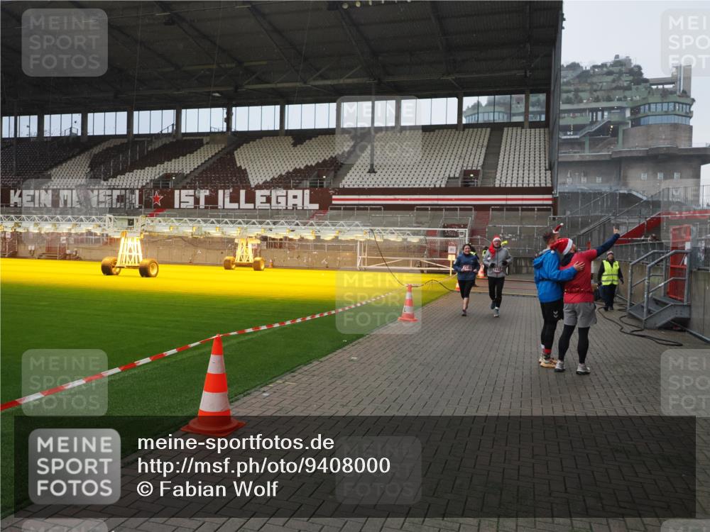 07.12.2025 - St. Pauli X-Mass-Run No. 15 Fabian Wolf http://msf.ph/oto/9408000 07.12.2025 11:06:23 Ziel 204, 414, 474, 486, 556, 1403, 1440, 1442 meine-sportfotos.de