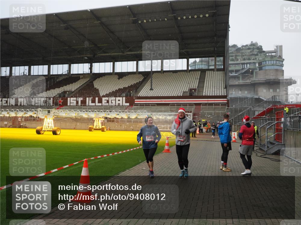 07.12.2025 - St. Pauli X-Mass-Run No. 15 Fabian Wolf http://msf.ph/oto/9408012 07.12.2025 11:06:26 Ziel 204, 414, 474, 486, 1403, 1440, 1442, 1556, 1564 meine-sportfotos.de