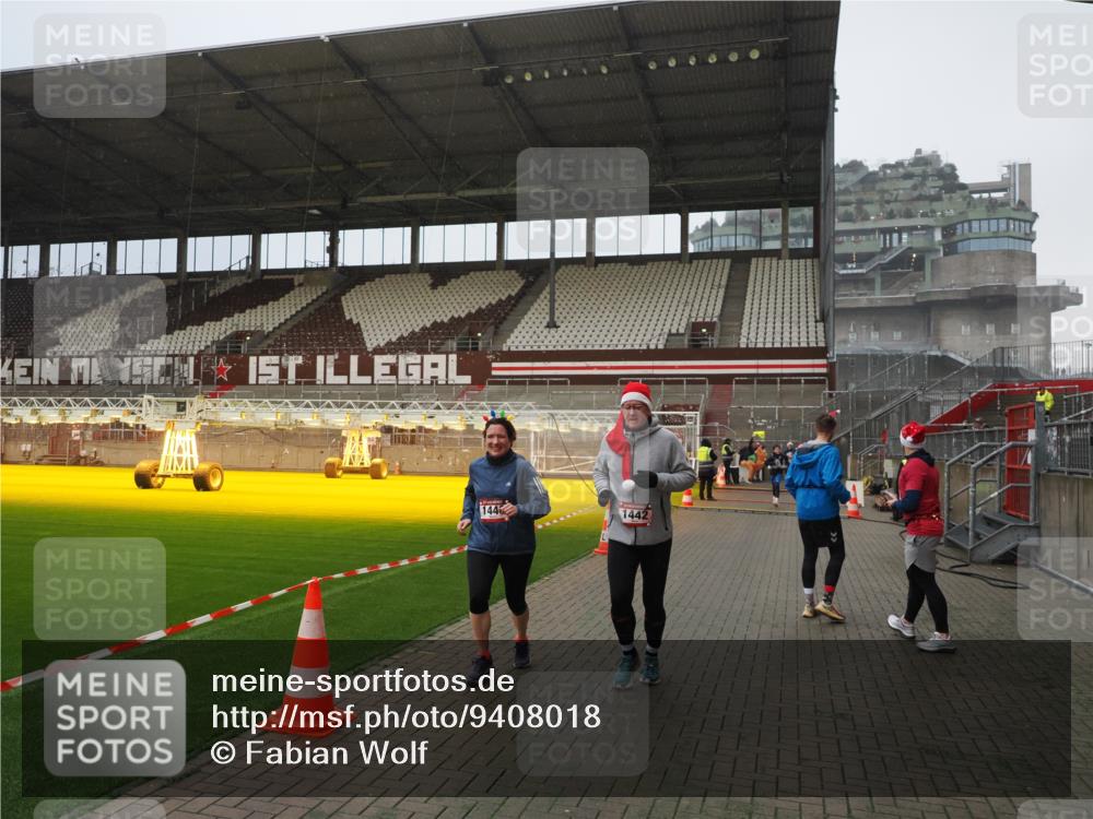 07.12.2025 - St. Pauli X-Mass-Run No. 15 Fabian Wolf http://msf.ph/oto/9408018 07.12.2025 11:06:26 Ziel 204, 414, 474, 486, 1403, 1440, 1442, 1556, 1564 meine-sportfotos.de