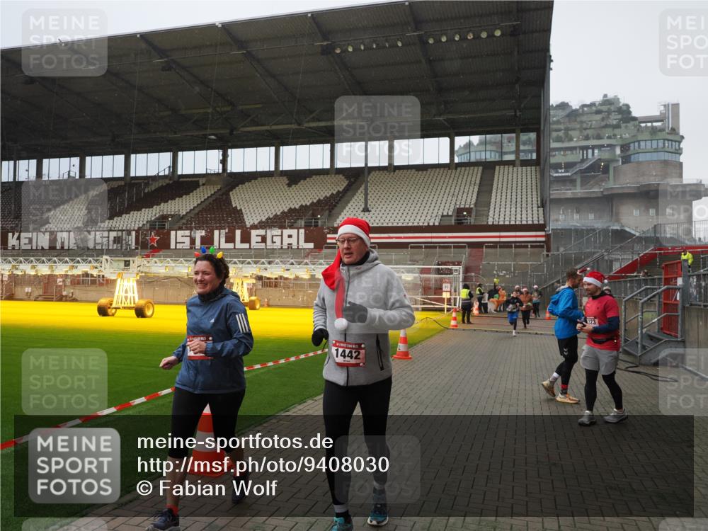 07.12.2025 - St. Pauli X-Mass-Run No. 15 Fabian Wolf http://msf.ph/oto/9408030 07.12.2025 11:06:27 Ziel 204, 414, 474, 486, 1403, 1440, 1442, 1556, 1564 meine-sportfotos.de