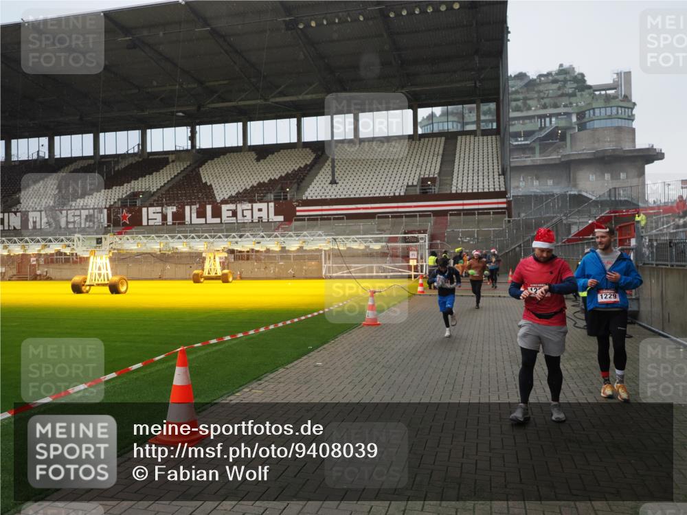 07.12.2025 - St. Pauli X-Mass-Run No. 15 Fabian Wolf http://msf.ph/oto/9408039 07.12.2025 11:06:30 Ziel 474, 486, 1285, 1286, 1403, 1440, 1442, 1556, 1564 meine-sportfotos.de