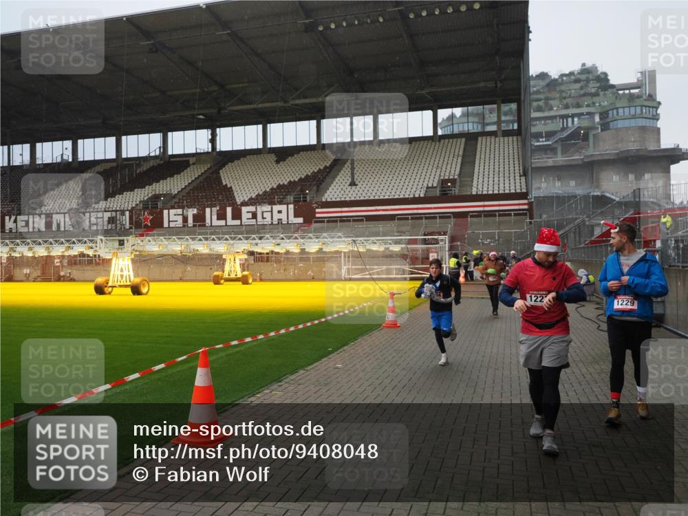07.12.2025 - St. Pauli X-Mass-Run No. 15 Fabian Wolf http://msf.ph/oto/9408048 07.12.2025 11:06:30 Ziel 474, 486, 1285, 1286, 1403, 1440, 1442, 1556, 1564 meine-sportfotos.de