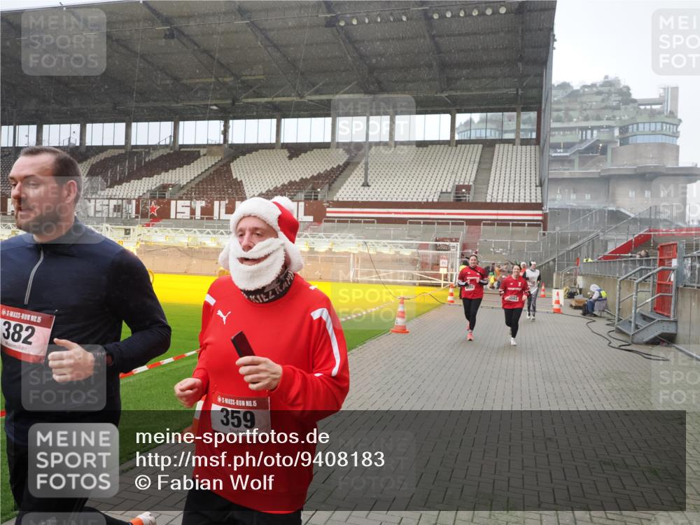 07.12.2025 - St. Pauli X-Mass-Run No. 15 Fabian Wolf http://msf.ph/oto/9408183 07.12.2025 11:06:42 Ziel 359, 382, 565, 1285, 1286, 1556, 1564, 1708, 4582, 4588 meine-sportfotos.de