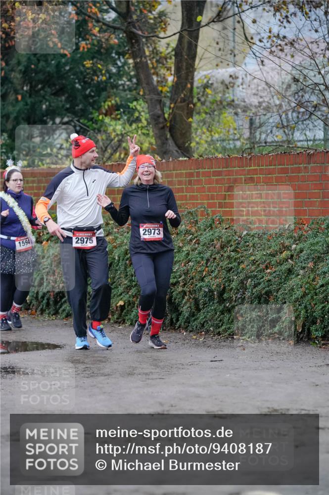 07.12.2025 - St. Pauli X-Mass-Run No. 15 Michael Burmester http://msf.ph/oto/9408187 07.12.2025 09:43:25 Laufen 1594, 2975, 2973 meine-sportfotos.de