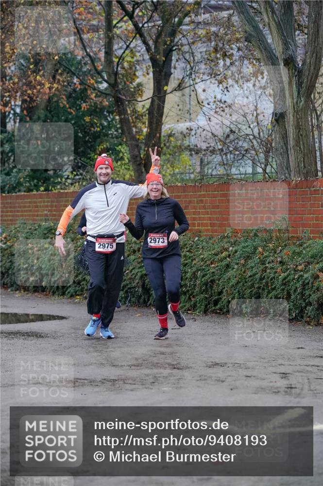 07.12.2025 - St. Pauli X-Mass-Run No. 15 Michael Burmester http://msf.ph/oto/9408193 07.12.2025 09:43:26 Laufen 2975, 2973 meine-sportfotos.de