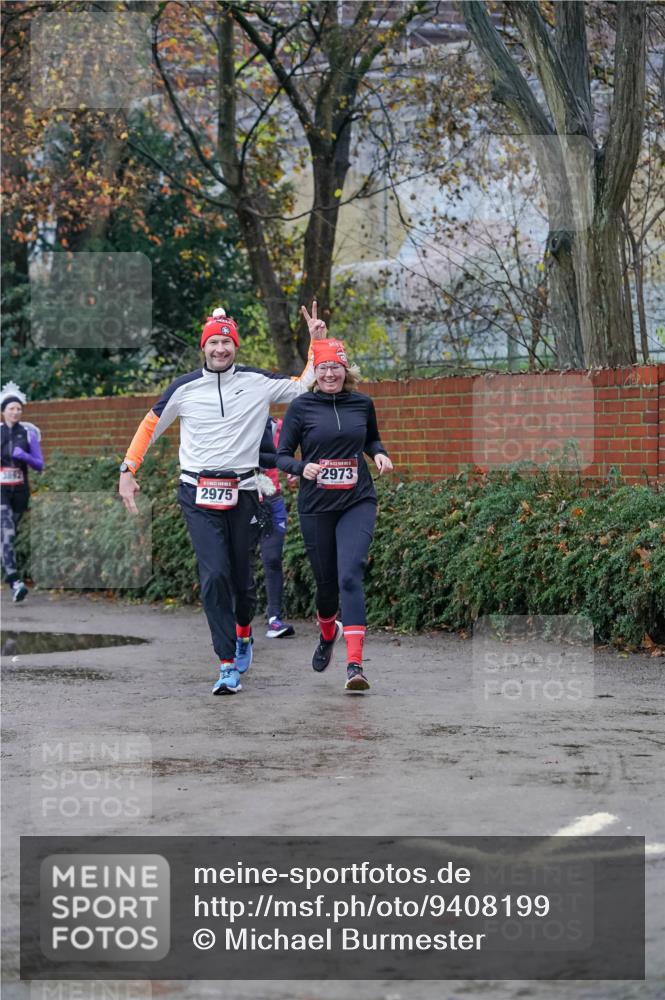 07.12.2025 - St. Pauli X-Mass-Run No. 15 Michael Burmester http://msf.ph/oto/9408199 07.12.2025 09:43:27 Laufen 382, 2975, 2973 meine-sportfotos.de