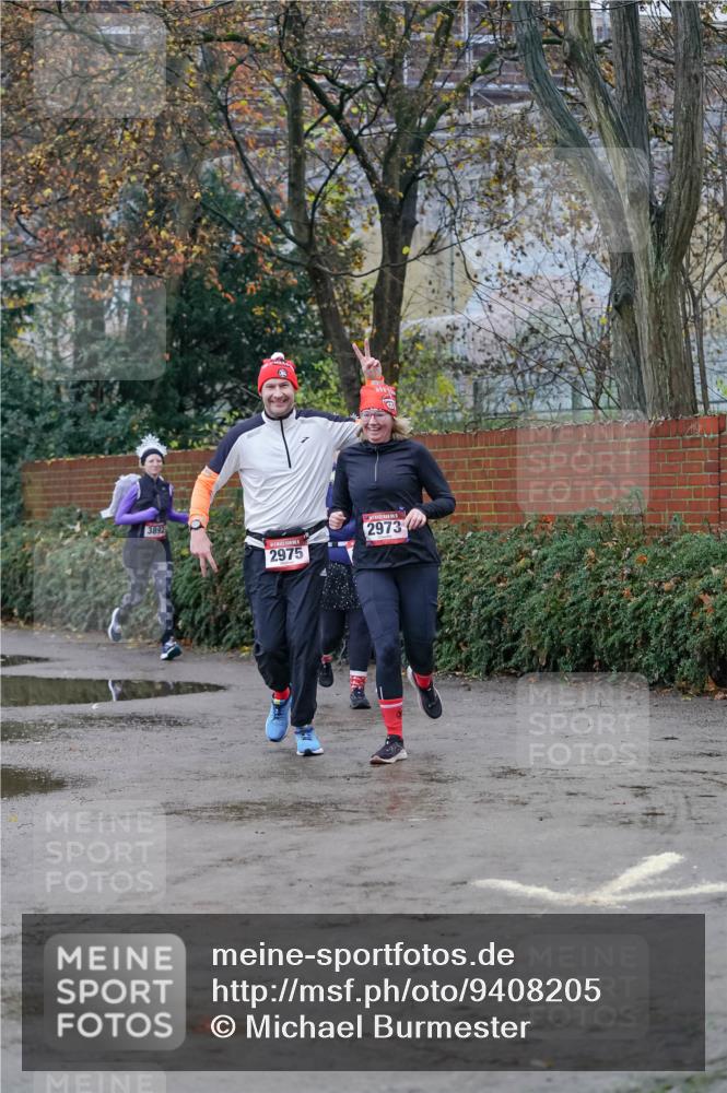 07.12.2025 - St. Pauli X-Mass-Run No. 15 Michael Burmester http://msf.ph/oto/9408205 07.12.2025 09:43:27 Laufen 3892, 2975, 2973 meine-sportfotos.de