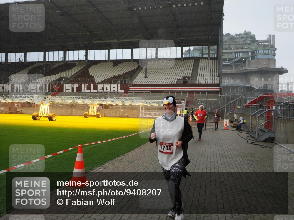 07.12.2025 - St. Pauli X-Mass-Run No. 15 Fabian Wolf http://msf.ph/oto/9408207 07.12.2025 11:06:48 Ziel 359, 382, 565, 595, 1285, 1286, 1462, 1469, 1708, 4582, 4588 meine-sportfotos.de